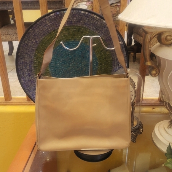 Preloved Salvatore Ferragamo Double Gancini Shoulder Bag. (RARE) Sold-AS-IS - Picture 3 of 17